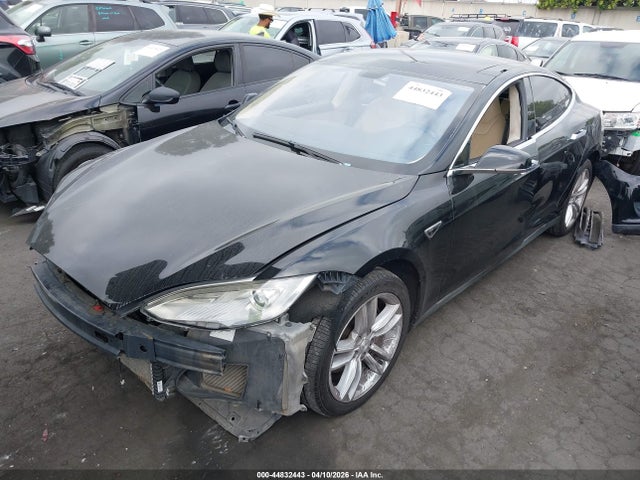 Tesla Model S P85 2014 5YJSA1H10EFP33151 Image 2