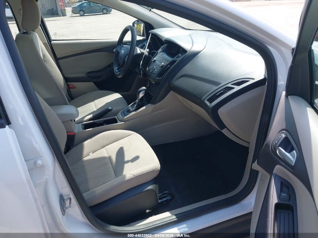 1FADP3K24JL242163 Ford FOCUS SE