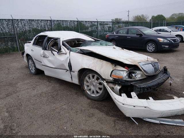 Aukcja sprzedaży 2009 Lincoln Town Car Signature Limited, vin: 2LNHM82V49X635909, numer aukcji: 44832555