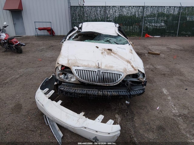 44832555 :رقم المزاد ، 2LNHM82V49X635909 vin ، 2009 Lincoln Town Car Signature Limited مزاد بيع