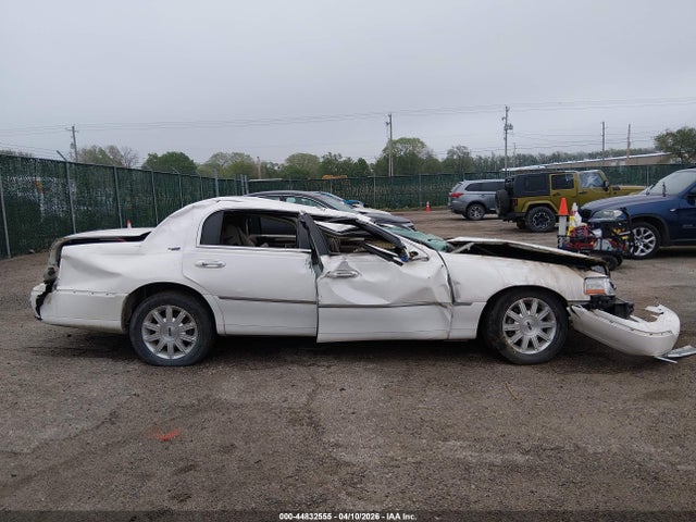 44832555 :رقم المزاد ، 2LNHM82V49X635909 vin ، 2009 Lincoln Town Car Signature Limited مزاد بيع