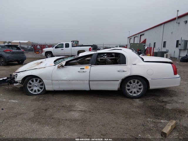 44832555 :رقم المزاد ، 2LNHM82V49X635909 vin ، 2009 Lincoln Town Car Signature Limited مزاد بيع