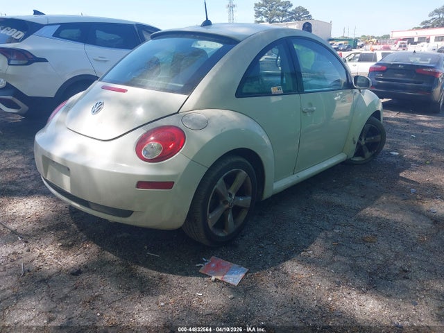 44832564 :رقم المزاد ، 3VWFG31C38M518447 vin ، 2008 Volkswagen New Beetle Black Tie Edition/triple White مزاد بيع