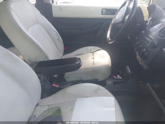 44832564 :رقم المزاد ، 3VWFG31C38M518447 vin ، 2008 Volkswagen New Beetle Black Tie Edition/triple White مزاد بيع