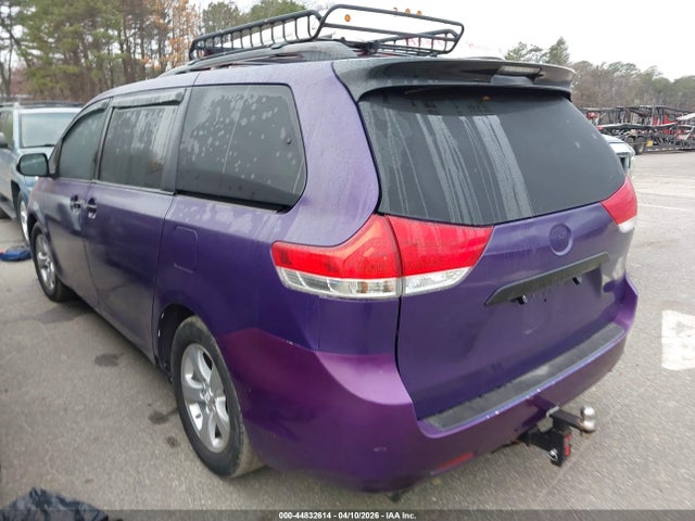2014 TOYOTA SIENNA 5TDZK3DC3ES411999 Photo 2
