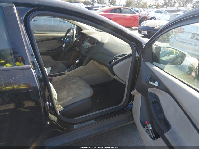 1FADP3K24JL241868 Ford FOCUS SE