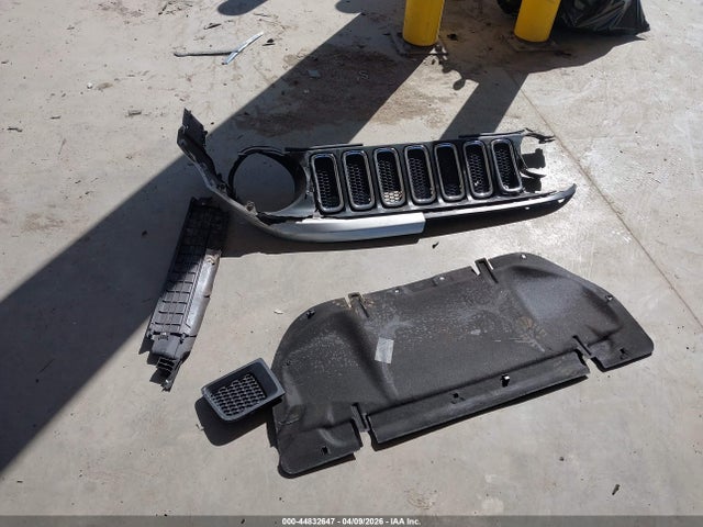 44832647 :رقم المزاد ، ZACCJBBB6JPH45173 vin ، 2018 Jeep Renegade Latitude 4x4 مزاد بيع