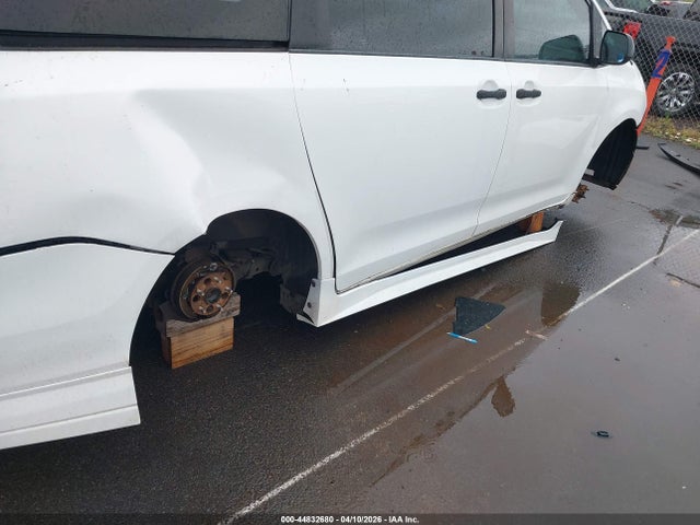 2013 Toyota Sienna L V6 7 Passenger მანქანა იყიდება აუქციონზე, vin: 5TDZK3DC3DS358364, აუქციონის ნომერი: 44832680