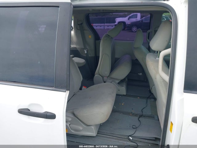 2013 Toyota Sienna L V6 7 Passenger მანქანა იყიდება აუქციონზე, vin: 5TDZK3DC3DS358364, აუქციონის ნომერი: 44832680