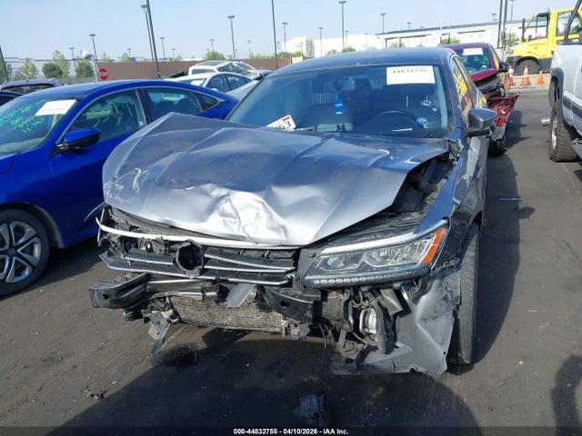 1VWDT7A32HC049363 Volkswagen Passat 1.8t R-line