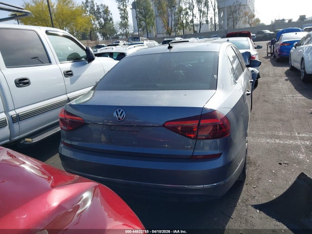 1VWDT7A32HC049363 Volkswagen Passat 1.8t R-line