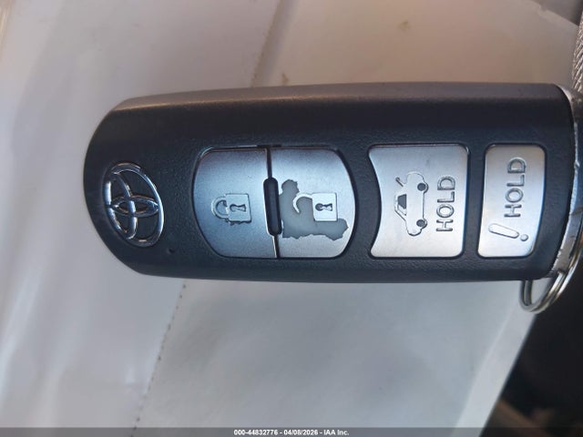 2019 TOYOTA YARIS 3MYDLBYV1KY504622 Photo 10