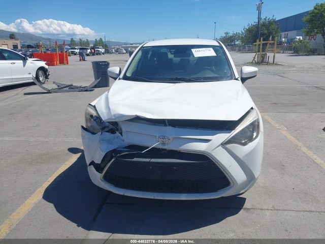 3MYDLBYV1KY504622 Toyota YARIS L
