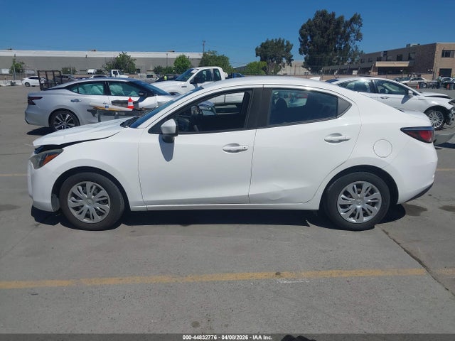 3MYDLBYV1KY504622 Toyota YARIS L