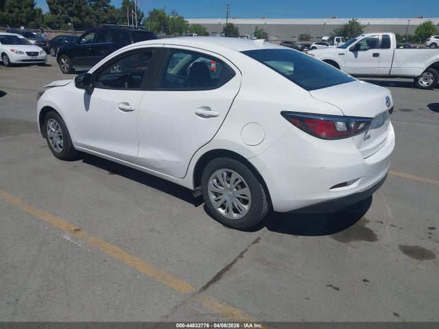 2019 TOYOTA YARIS 3MYDLBYV1KY504622 Photo 2