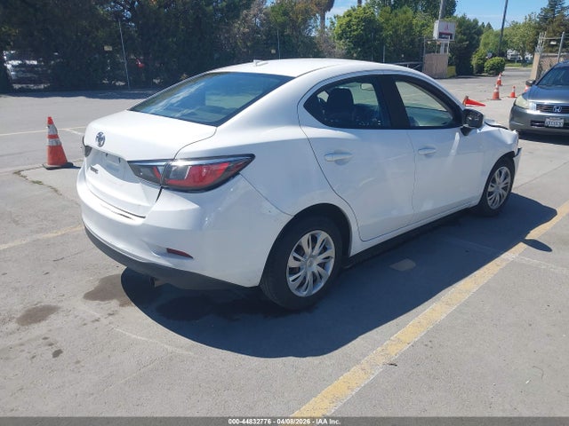 2019 TOYOTA YARIS 3MYDLBYV1KY504622 Photo 3