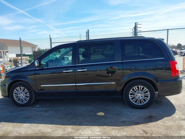 2016 Chrysler Town & Country Touring-l Anniversary Edition მანქანა იყიდება აუქციონზე, vin: 2C4RC1CG4GR254548, აუქციონის ნომერი: 44832878