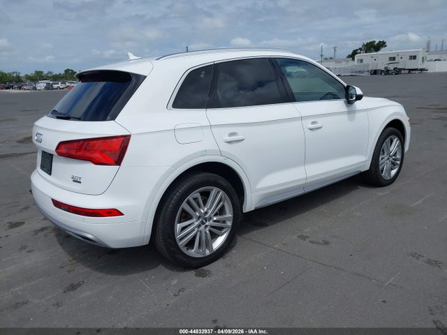 44832937 :رقم المزاد ، WA1CNAFY0J2104473 vin ، 2018 Audi Q5 2.0t Premium/2.0t Tech Premium مزاد بيع