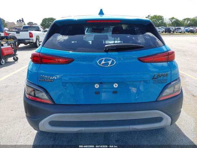 2022 Hyundai Kona Se მანქანა იყიდება აუქციონზე, vin: KM8K22AB8NU873358, აუქციონის ნომერი: 44832988
