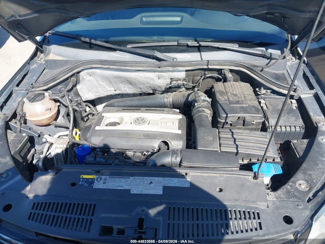WVGAV7AX5FW606079 Volkswagen Tiguan R-line