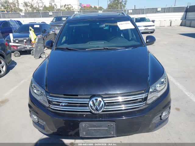 WVGAV7AX5FW606079 Volkswagen Tiguan R-line