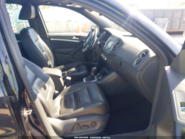 WVGAV7AX5FW606079 Volkswagen Tiguan R-line