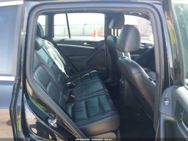 WVGAV7AX5FW606079 Volkswagen Tiguan R-line