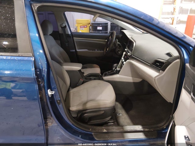 Продажа на аукционе авто 2020 Hyundai Elantra Sel, vin: 5NPD84LF4LH585187, номер лота: 44833092