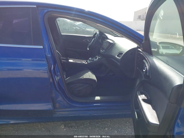 2015 Chrysler 200 Limited მანქანა იყიდება აუქციონზე, vin: 1C3CCCAB7FN692179, აუქციონის ნომერი: 44833160