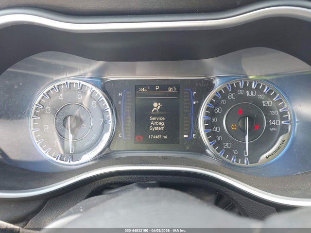 2015 Chrysler 200 Limited მანქანა იყიდება აუქციონზე, vin: 1C3CCCAB7FN692179, აუქციონის ნომერი: 44833160