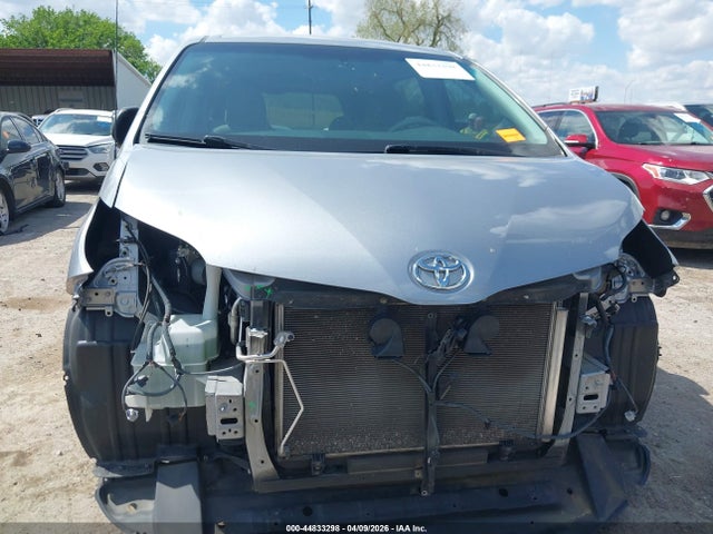 44833298 :رقم المزاد ، 5TDZK3DC9DS350558 vin ، 2013 Toyota Sienna L V6 7 Passenger مزاد بيع