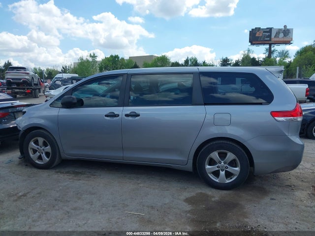 44833298 :رقم المزاد ، 5TDZK3DC9DS350558 vin ، 2013 Toyota Sienna L V6 7 Passenger مزاد بيع
