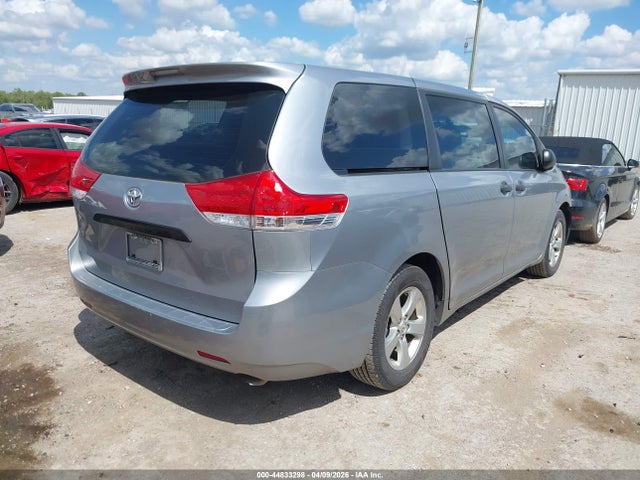 44833298 :رقم المزاد ، 5TDZK3DC9DS350558 vin ، 2013 Toyota Sienna L V6 7 Passenger مزاد بيع