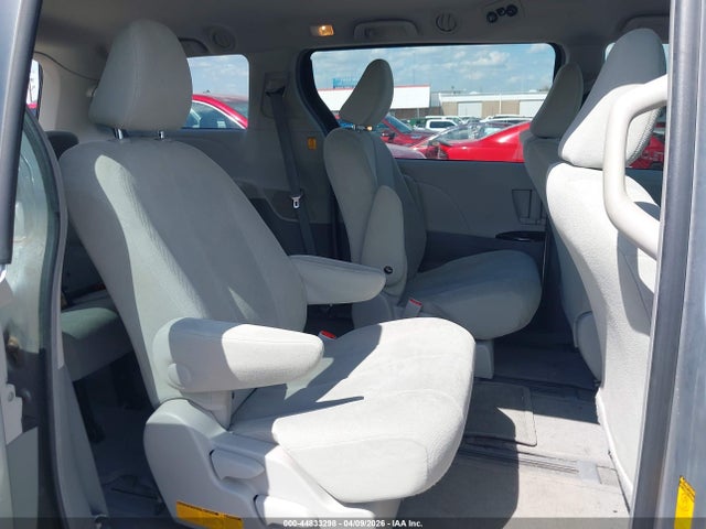 44833298 :رقم المزاد ، 5TDZK3DC9DS350558 vin ، 2013 Toyota Sienna L V6 7 Passenger مزاد بيع