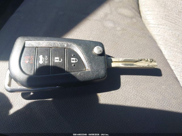4T1B11HK2JU071028 Toyota CAMRY LE