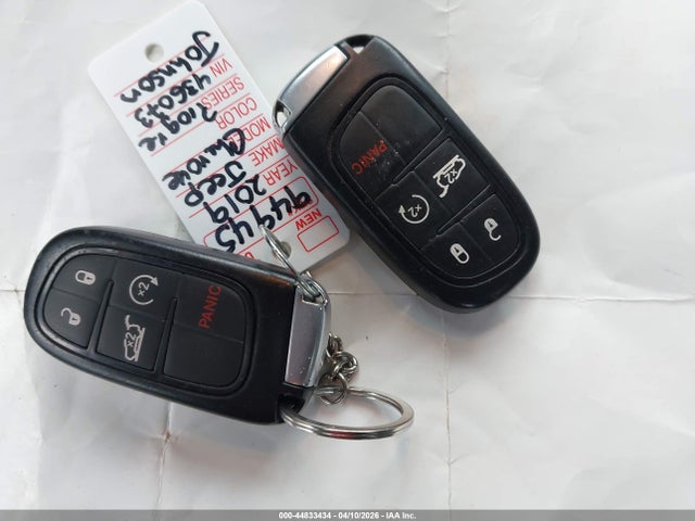 44833434 :رقم المزاد ، 1C4PJMDX5KD436073 vin ، 2019 Jeep Cherokee Limited 4x4 مزاد بيع