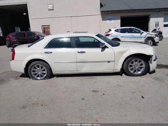 44833439 :رقم المزاد ، 2C3CA6CT5AH211408 vin ، 2010 Chrysler 300c Hemi مزاد بيع