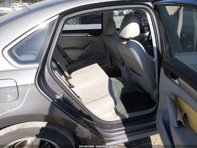 Продажа на аукционе авто 2015 Volkswagen Passat 1.8t Limited Edition, vin: 1VWAS7A38FC113702, номер лота: 44833559