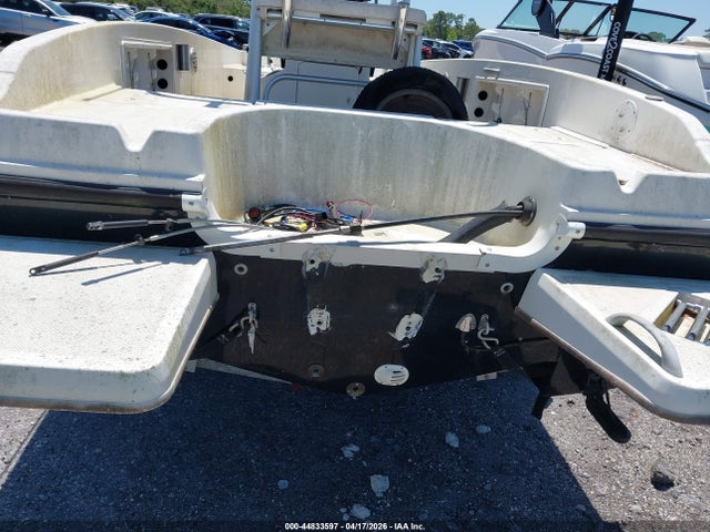 BLBX3304B919 Brunswick Family Boat Co Boat