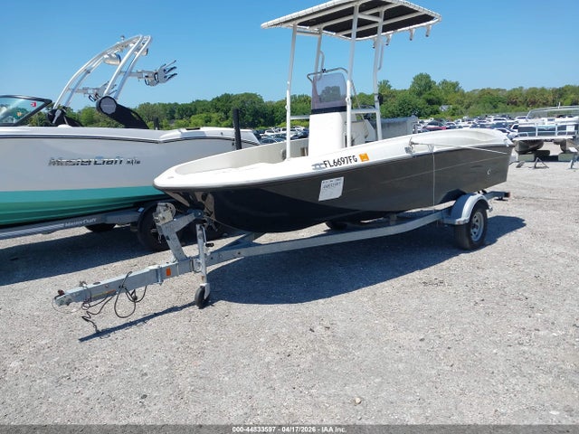 BLBX3304B919 Brunswick Family Boat Co Boat