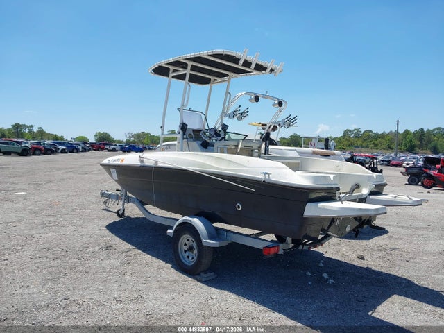 BLBX3304B919 Brunswick Family Boat Co Boat