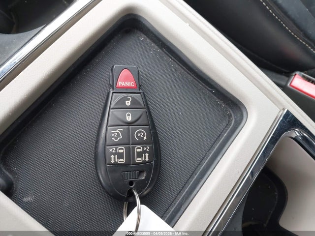 44833599 :رقم المزاد ، 2C4RC1GG7FR597251 vin ، 2015 Chrysler Town & Country Limited Platinum مزاد بيع