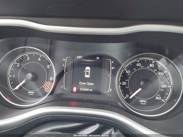 44833620 :رقم المزاد ، 1C4PJMCB2EW232670 vin ، 2014 Jeep Cherokee Latitude مزاد بيع