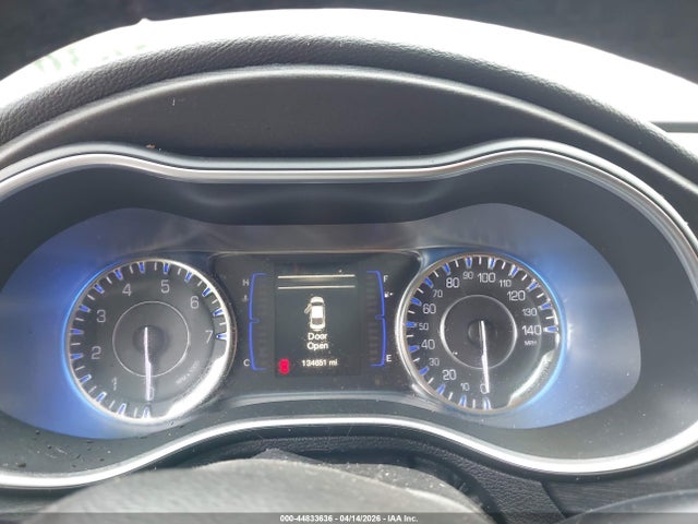 2015 Chrysler 200 Limited მანქანა იყიდება აუქციონზე, vin: 1C3CCCAB6FN742201, აუქციონის ნომერი: 44833636