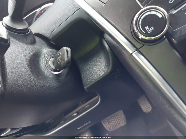 44833742 :رقم المزاد ، 4T1BF1FK7GU247973 vin ، 2016 Toyota Camry Se مزاد بيع