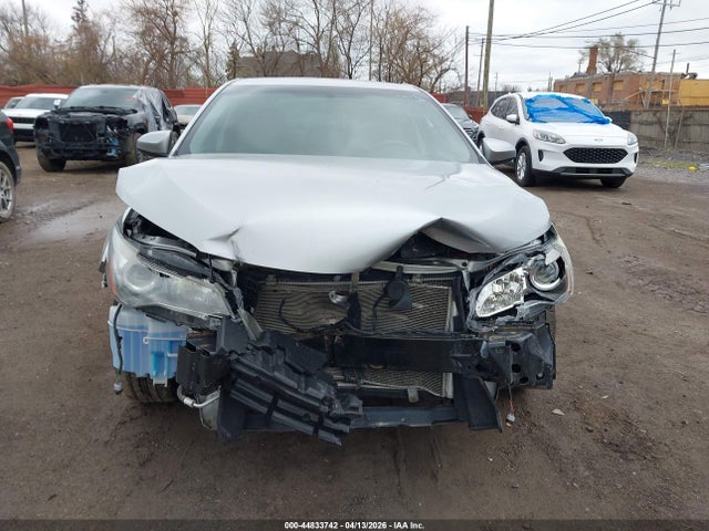 44833742 :رقم المزاد ، 4T1BF1FK7GU247973 vin ، 2016 Toyota Camry Se مزاد بيع