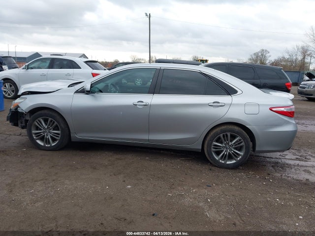 44833742 :رقم المزاد ، 4T1BF1FK7GU247973 vin ، 2016 Toyota Camry Se مزاد بيع