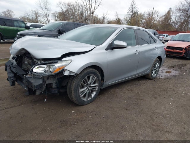 44833742 :رقم المزاد ، 4T1BF1FK7GU247973 vin ، 2016 Toyota Camry Se مزاد بيع