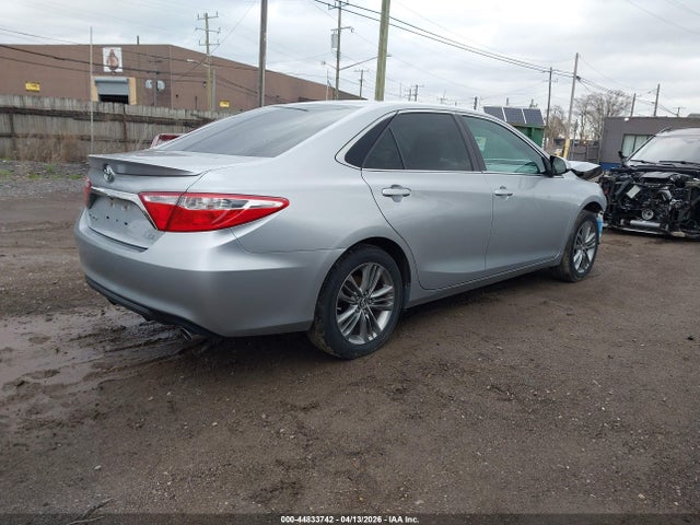 44833742 :رقم المزاد ، 4T1BF1FK7GU247973 vin ، 2016 Toyota Camry Se مزاد بيع