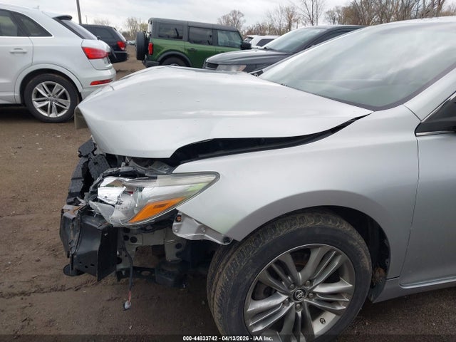 44833742 :رقم المزاد ، 4T1BF1FK7GU247973 vin ، 2016 Toyota Camry Se مزاد بيع